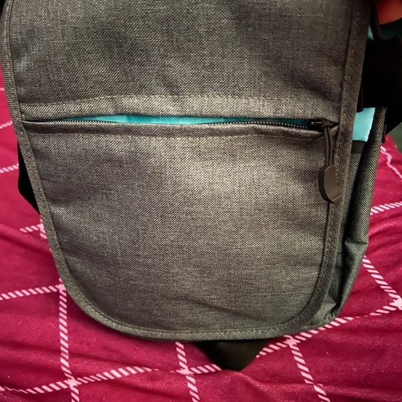 Everest Small cross Body bag. grey with sky blue inside! 5 pockets Unisex - Picture 7 of 7